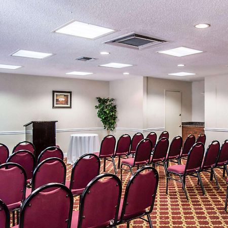 Clarion Inn & Suites Central Clearwater Beach المظهر الخارجي الصورة