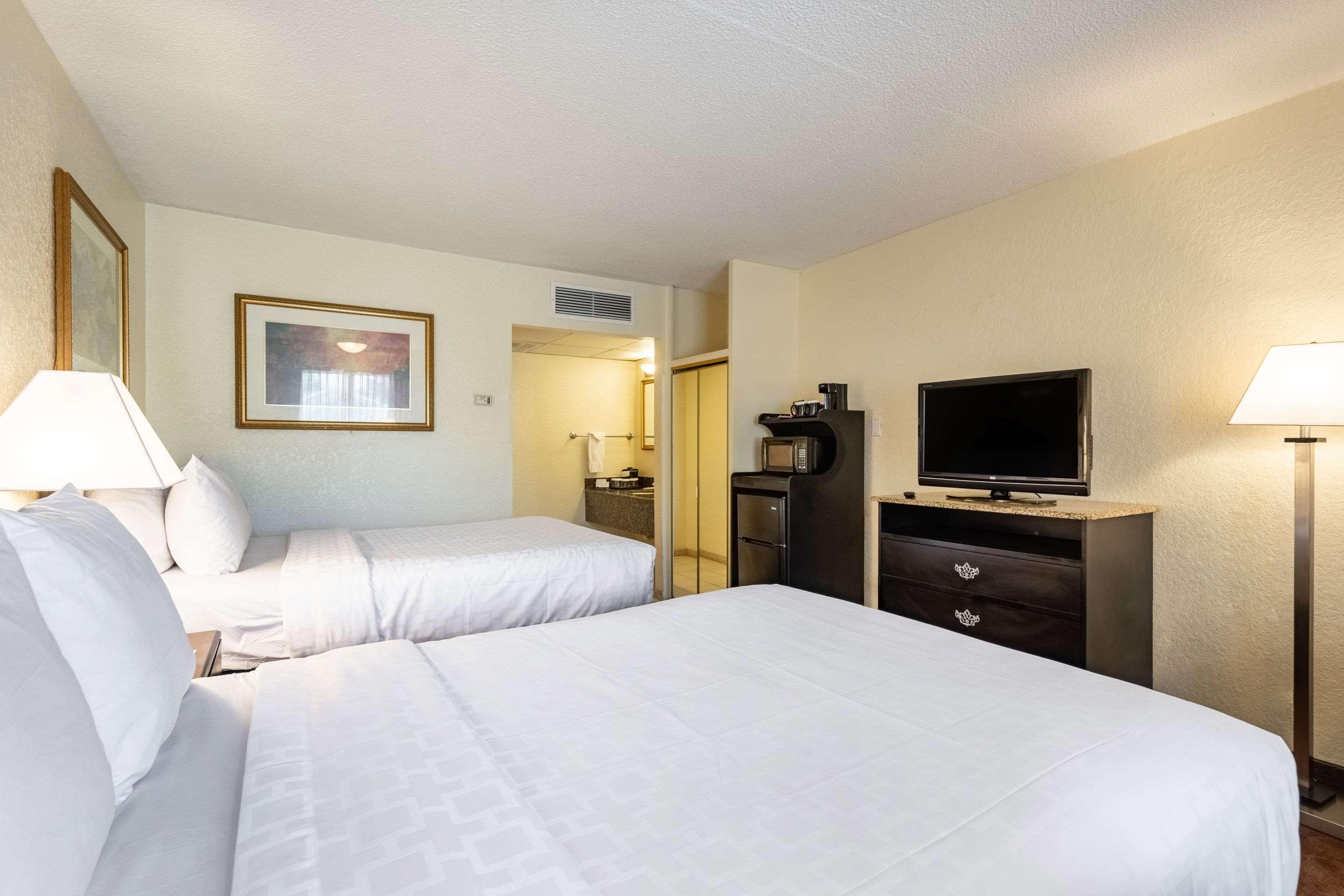 Clarion Inn & Suites Central Clearwater Beach المظهر الخارجي الصورة