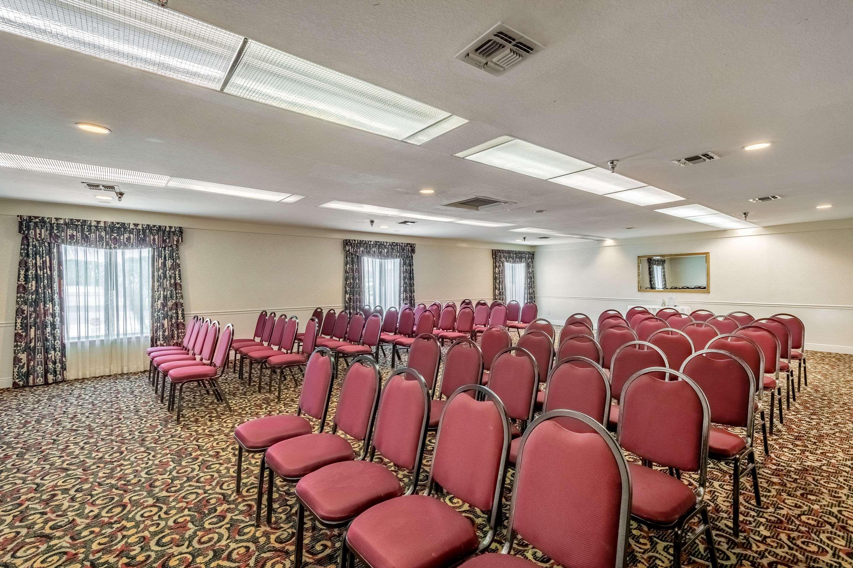 Clarion Inn & Suites Central Clearwater Beach المظهر الخارجي الصورة