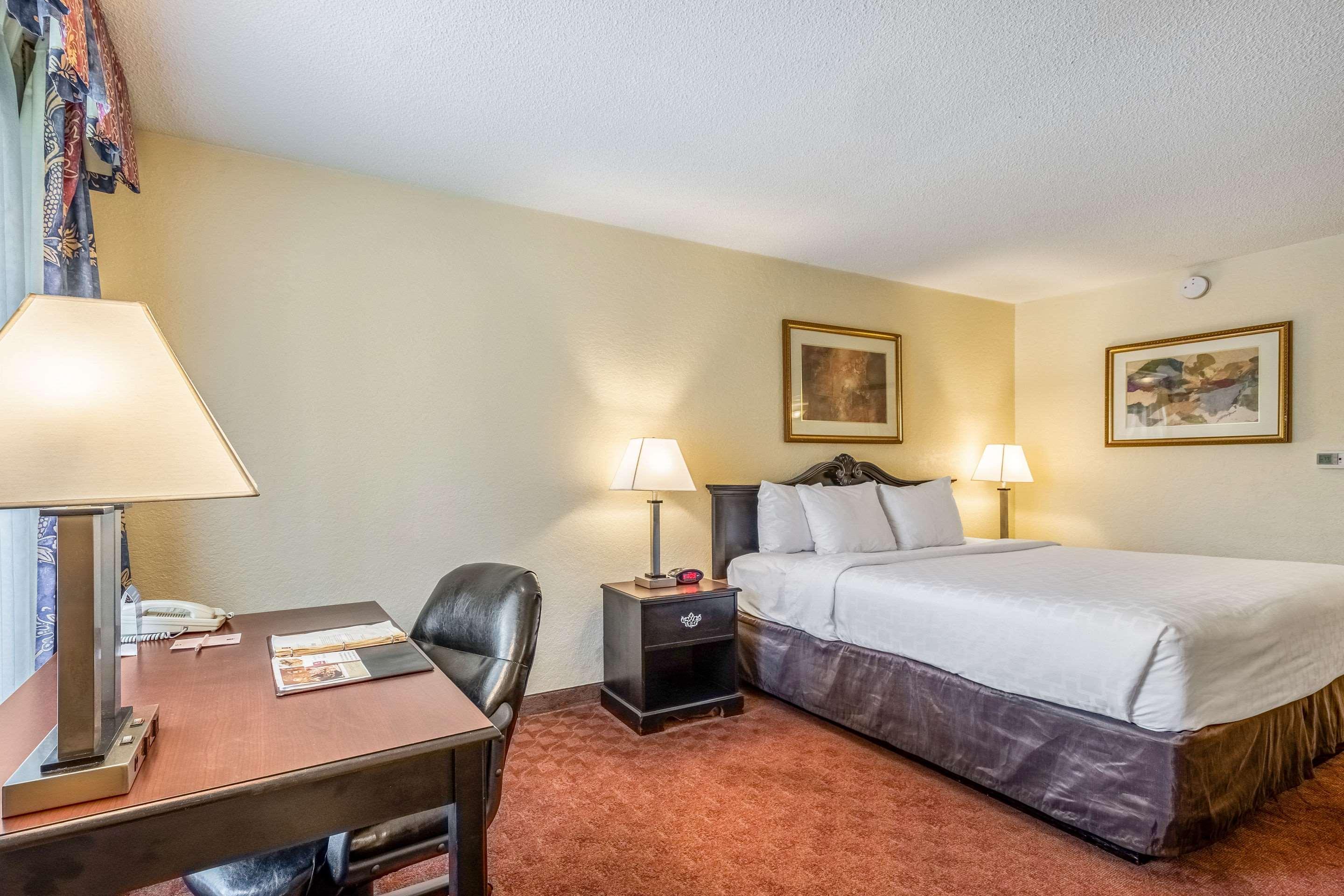 Clarion Inn & Suites Central Clearwater Beach المظهر الخارجي الصورة