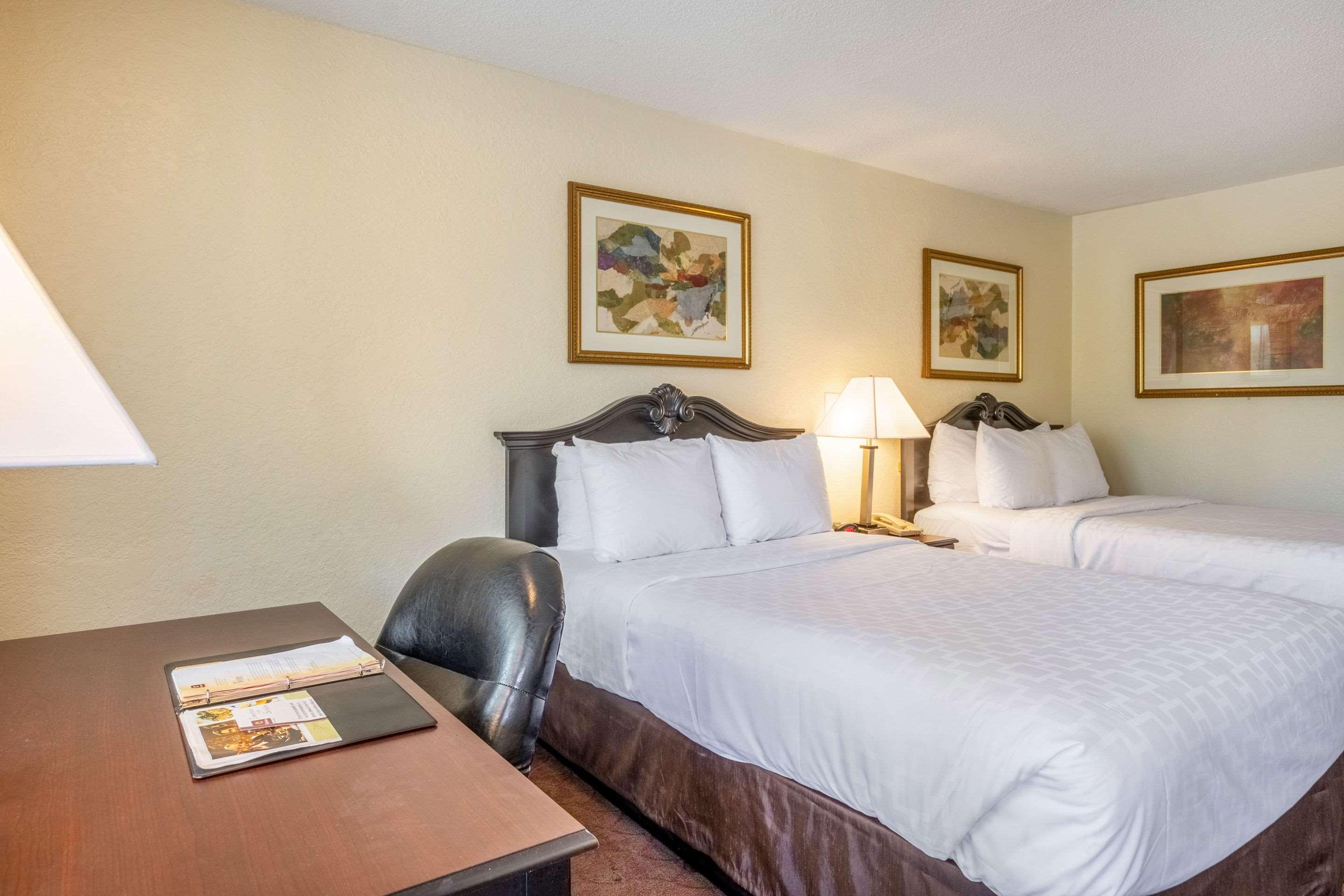 Clarion Inn & Suites Central Clearwater Beach المظهر الخارجي الصورة