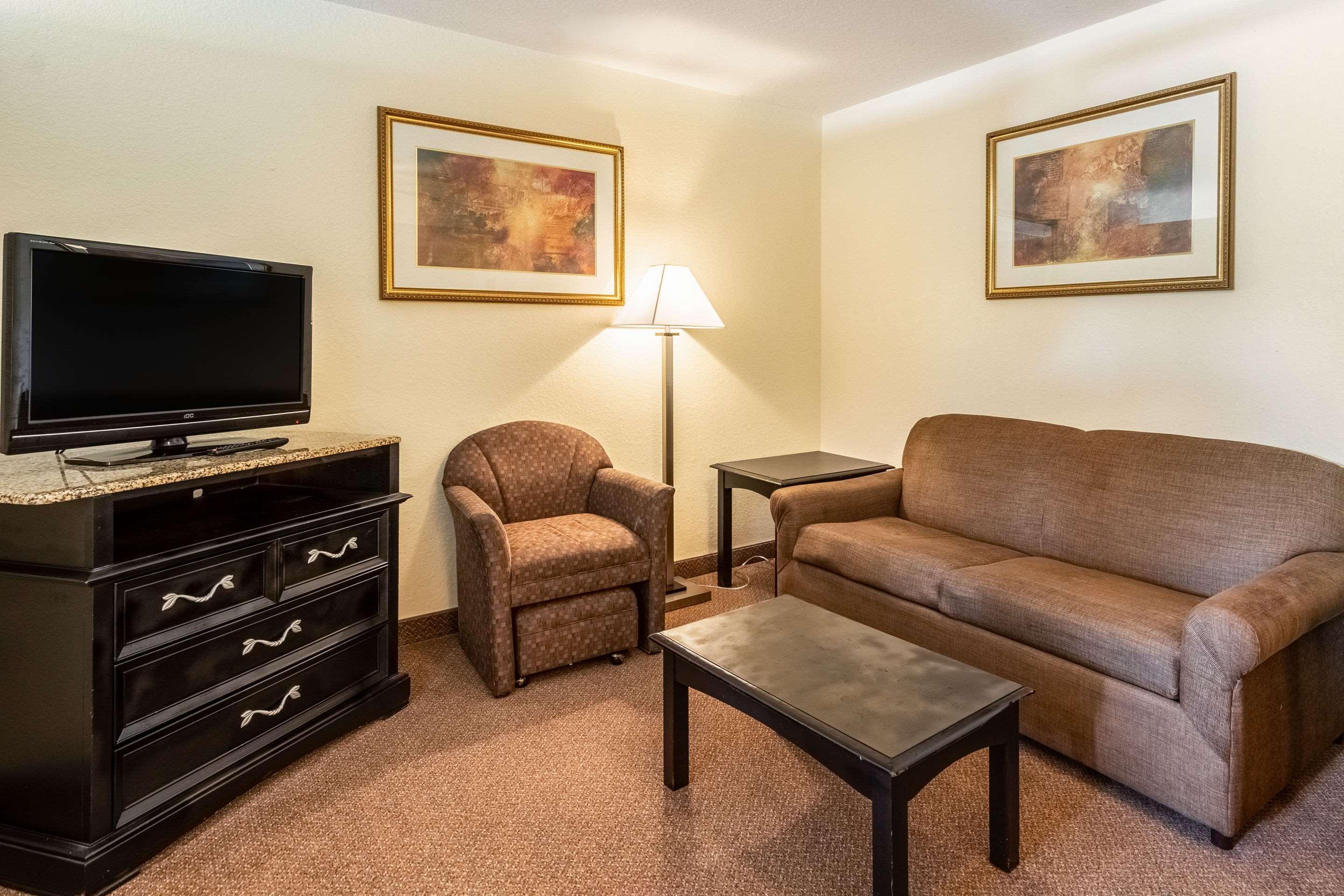 Clarion Inn & Suites Central Clearwater Beach المظهر الخارجي الصورة