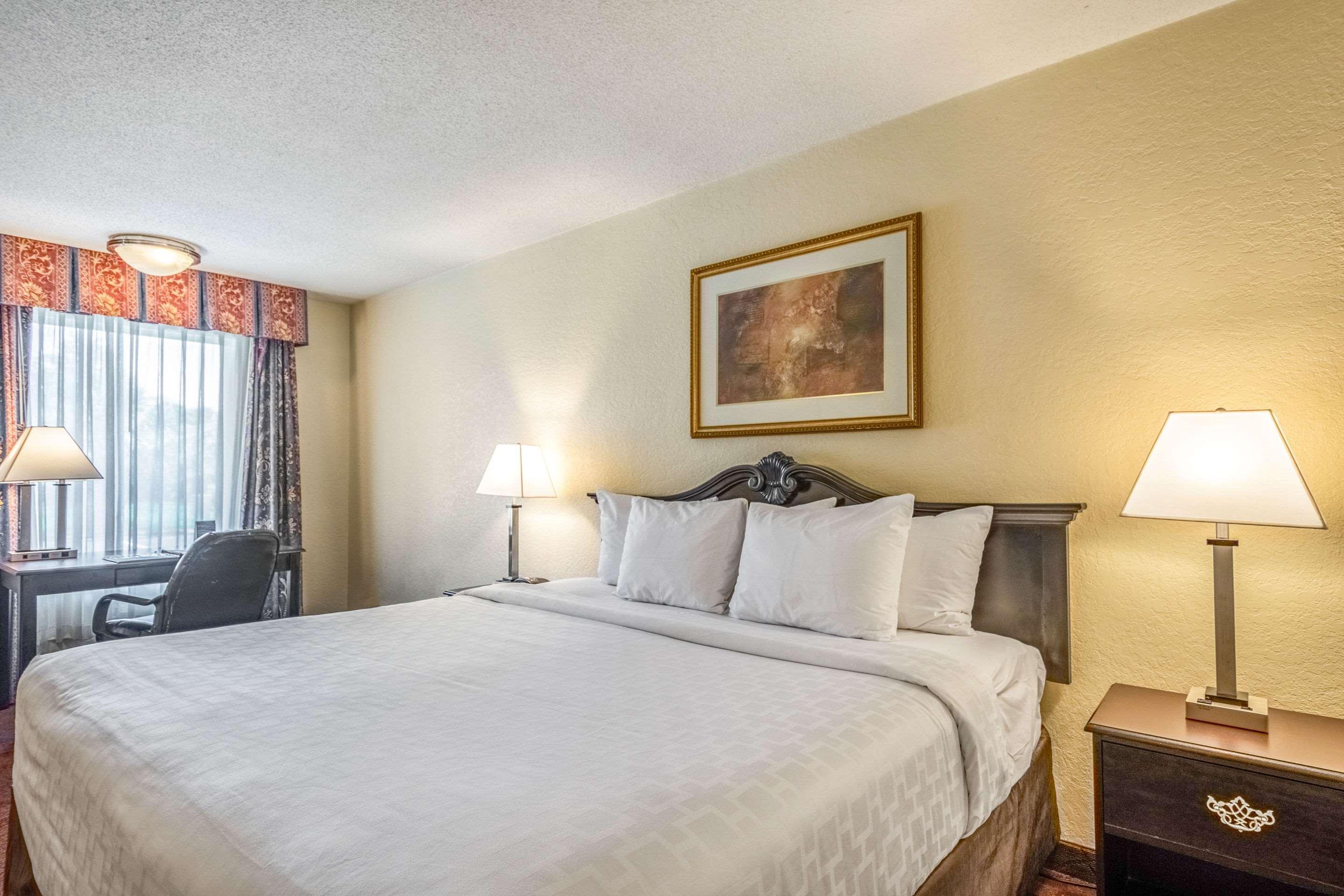 Clarion Inn & Suites Central Clearwater Beach المظهر الخارجي الصورة