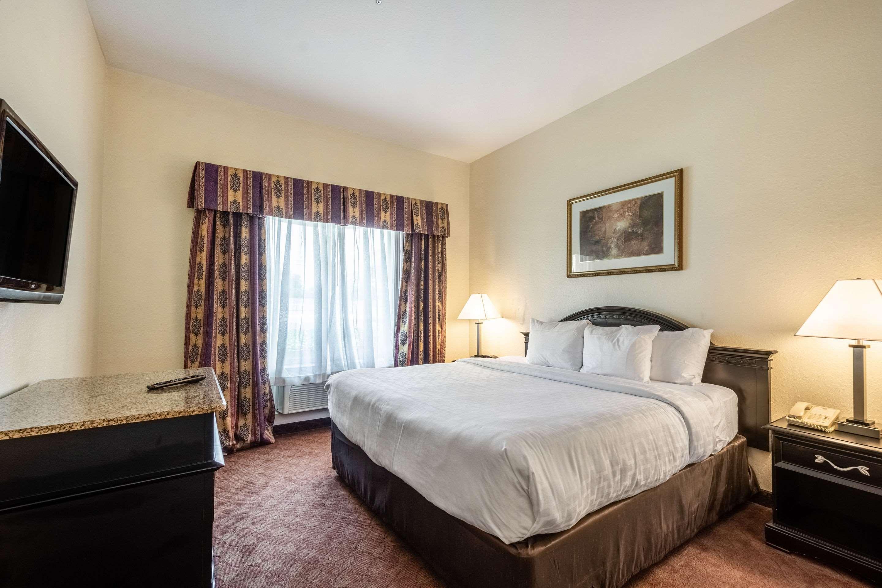 Clarion Inn & Suites Central Clearwater Beach المظهر الخارجي الصورة