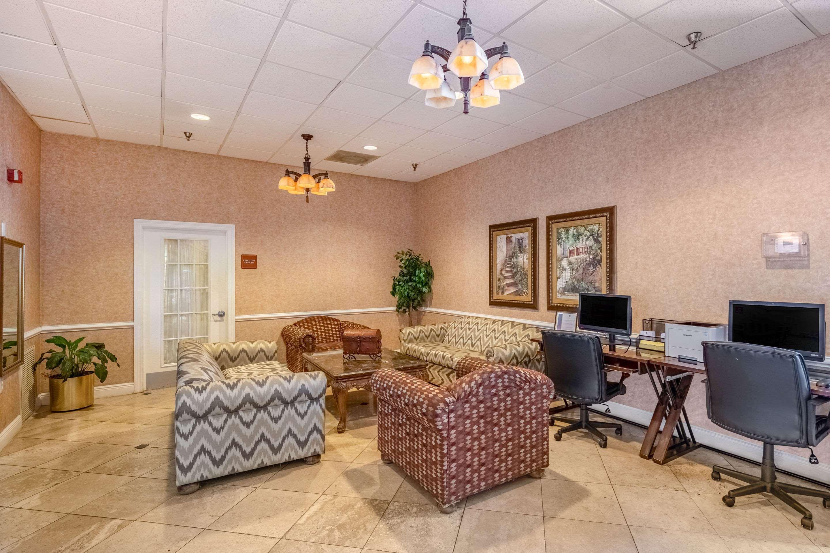 Clarion Inn & Suites Central Clearwater Beach المظهر الخارجي الصورة