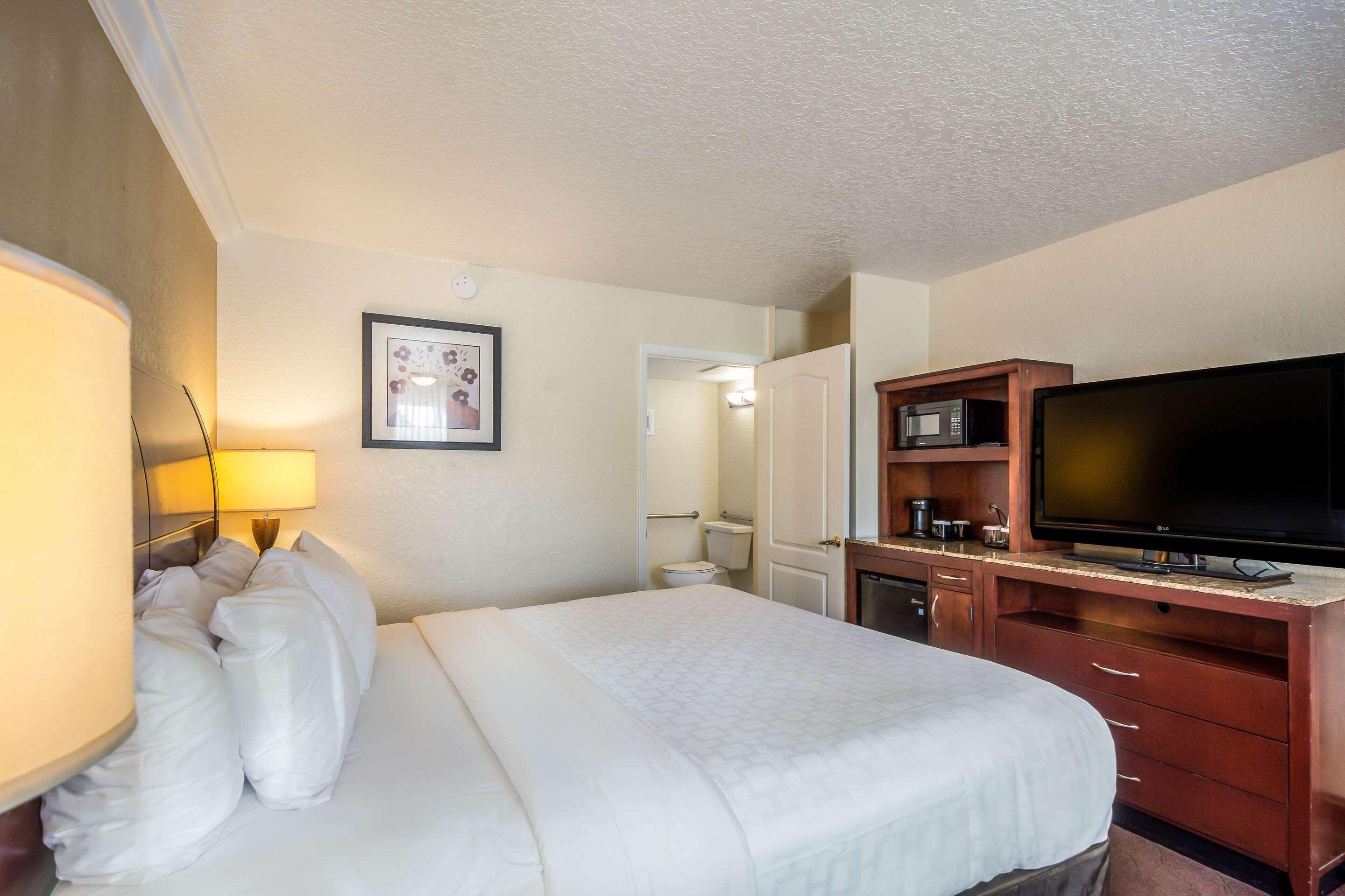Clarion Inn & Suites Central Clearwater Beach المظهر الخارجي الصورة