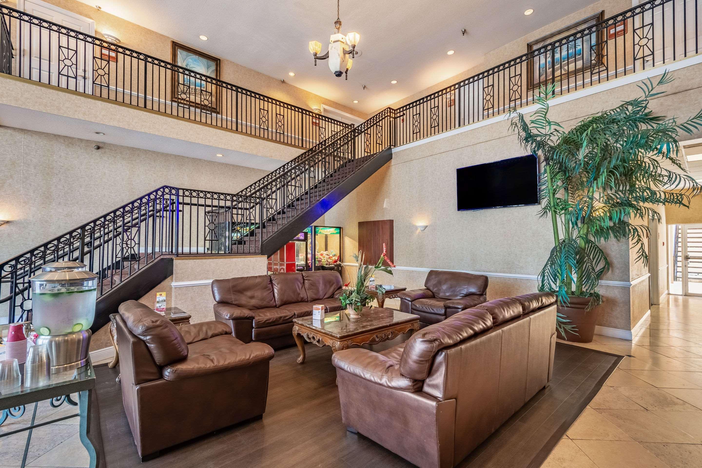 Clarion Inn & Suites Central Clearwater Beach المظهر الخارجي الصورة