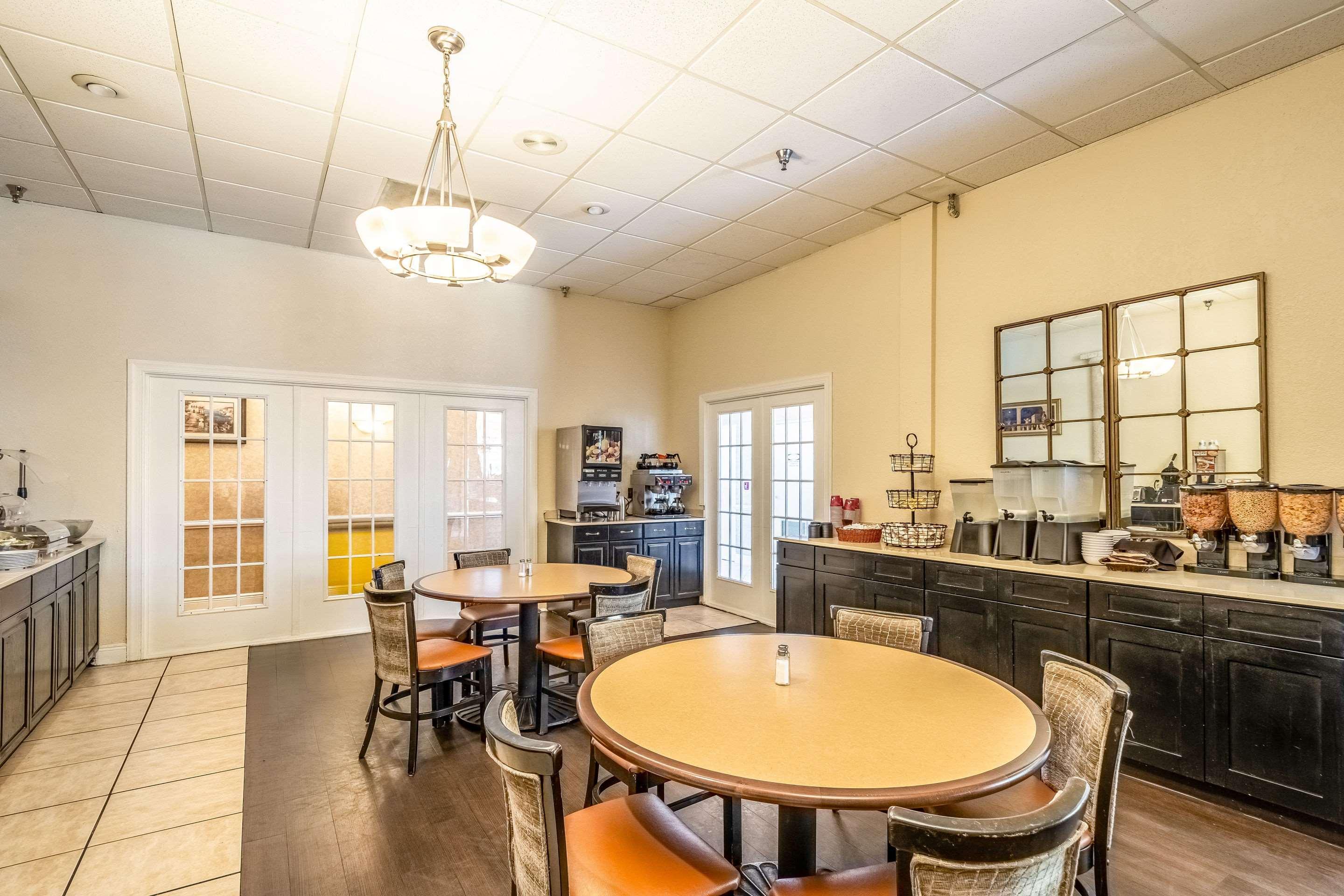 Clarion Inn & Suites Central Clearwater Beach المظهر الخارجي الصورة