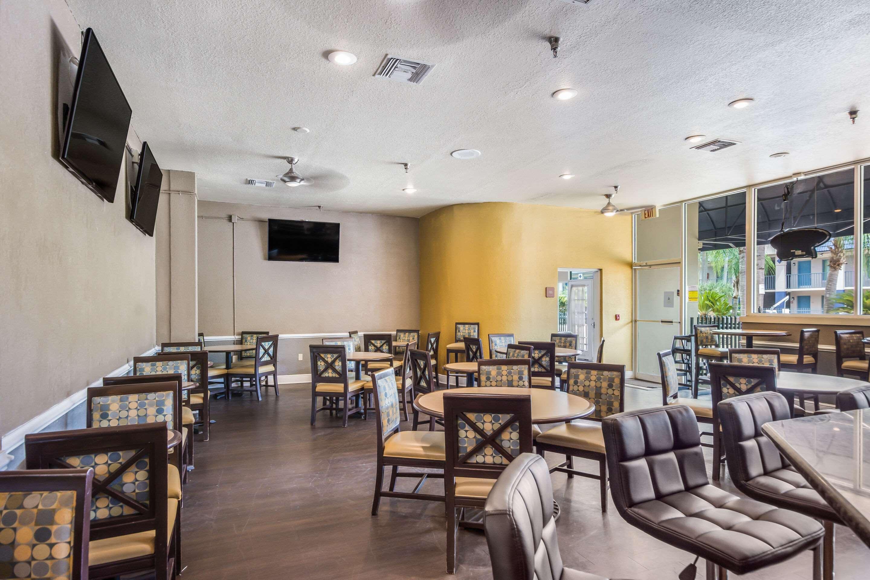 Clarion Inn & Suites Central Clearwater Beach المظهر الخارجي الصورة