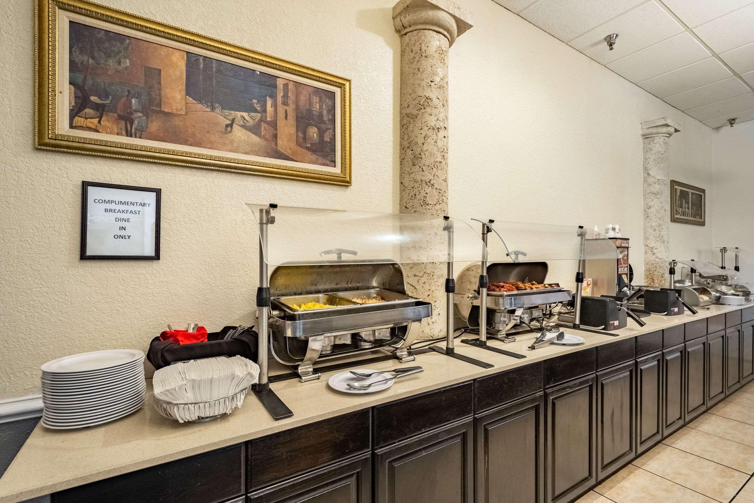 Clarion Inn & Suites Central Clearwater Beach المظهر الخارجي الصورة