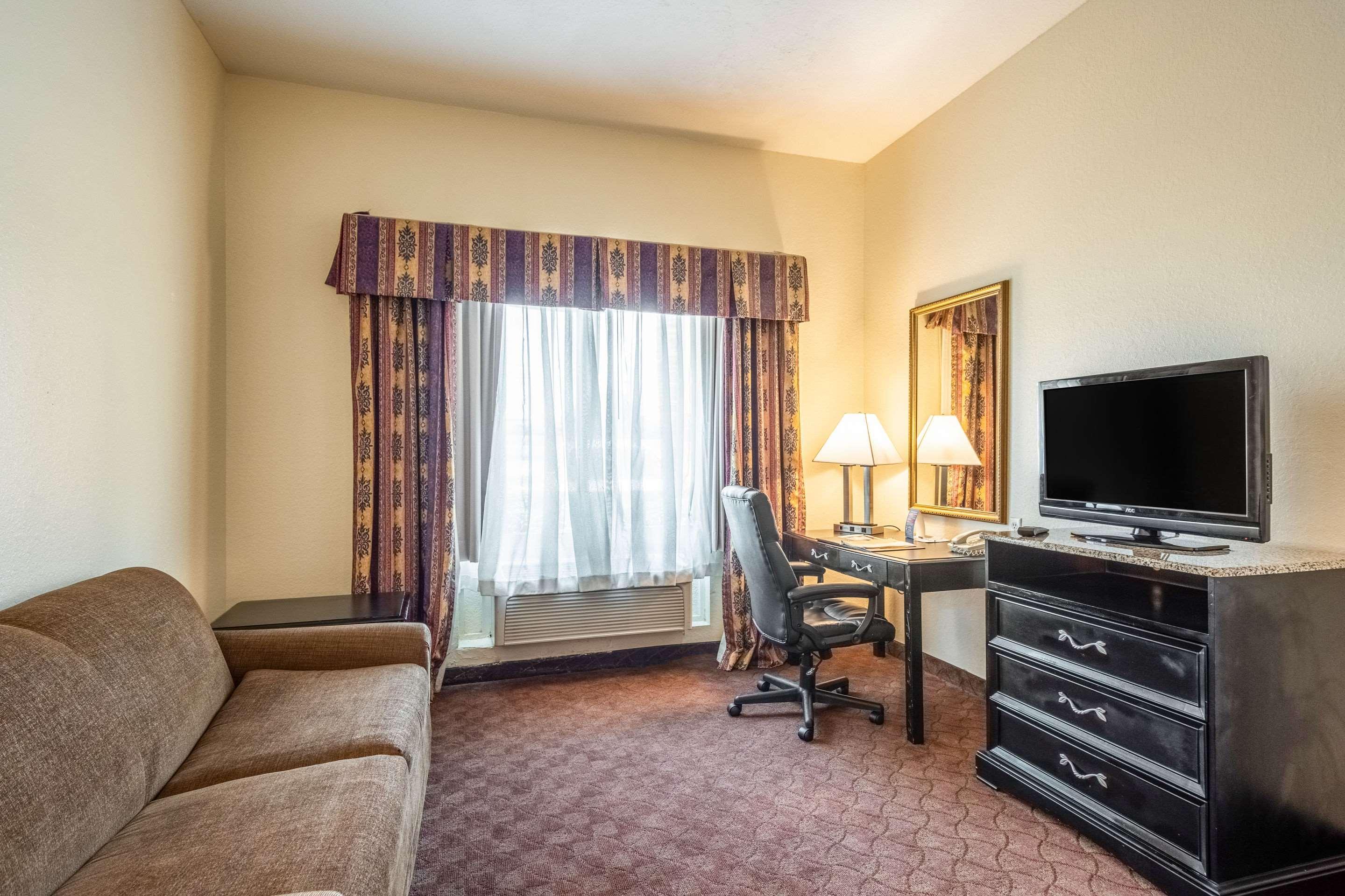 Clarion Inn & Suites Central Clearwater Beach المظهر الخارجي الصورة