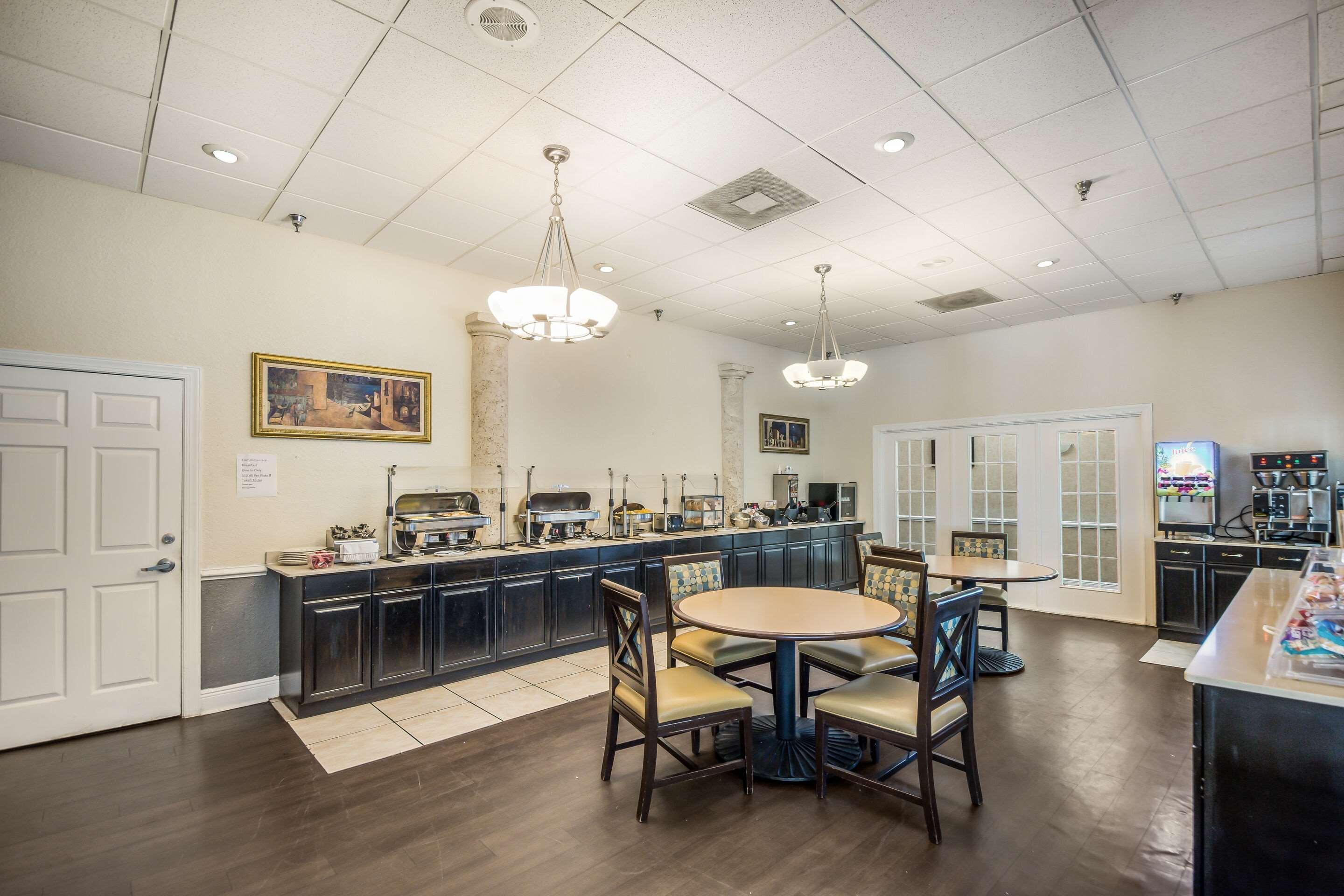 Clarion Inn & Suites Central Clearwater Beach المظهر الخارجي الصورة