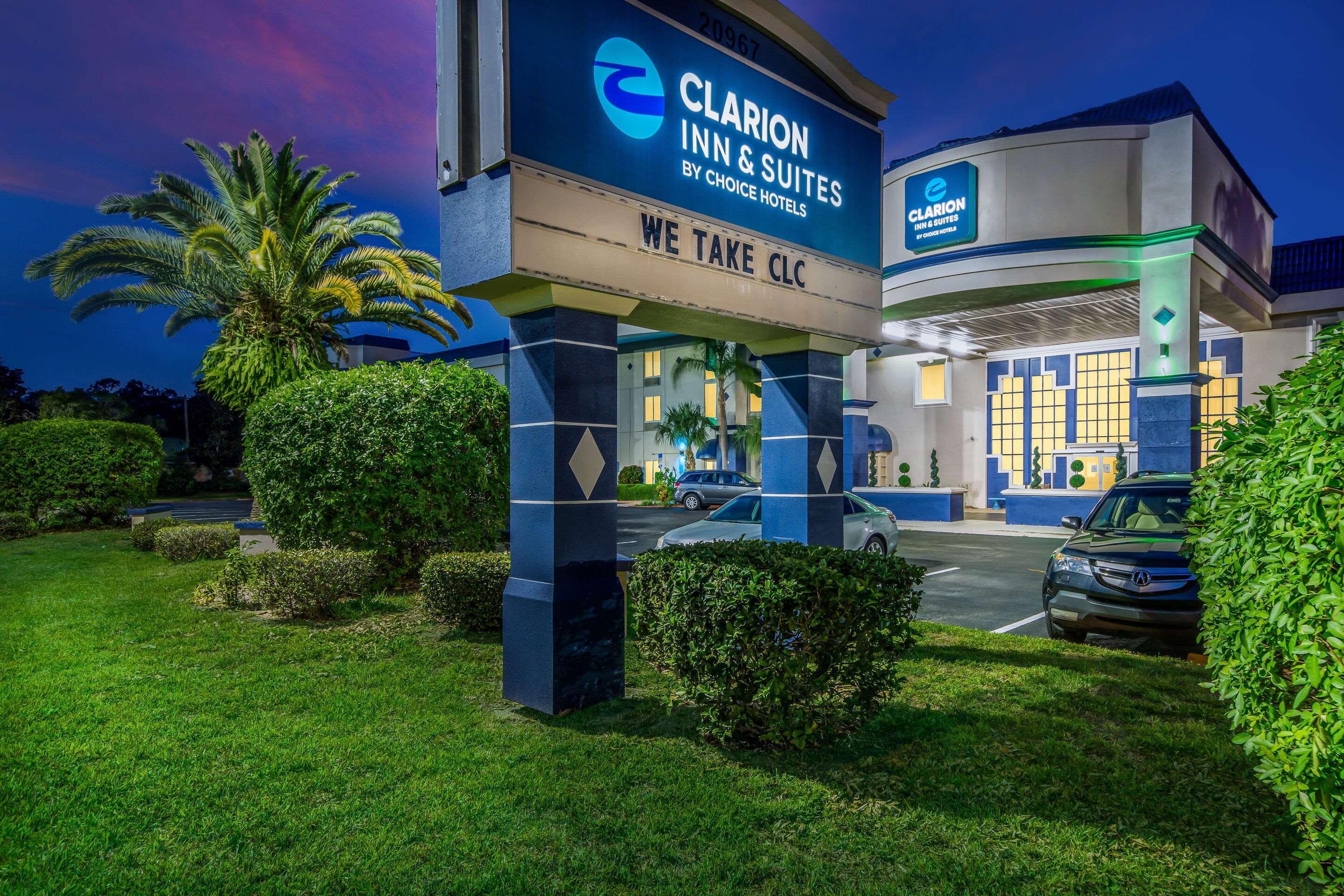 Clarion Inn & Suites Central Clearwater Beach المظهر الخارجي الصورة
