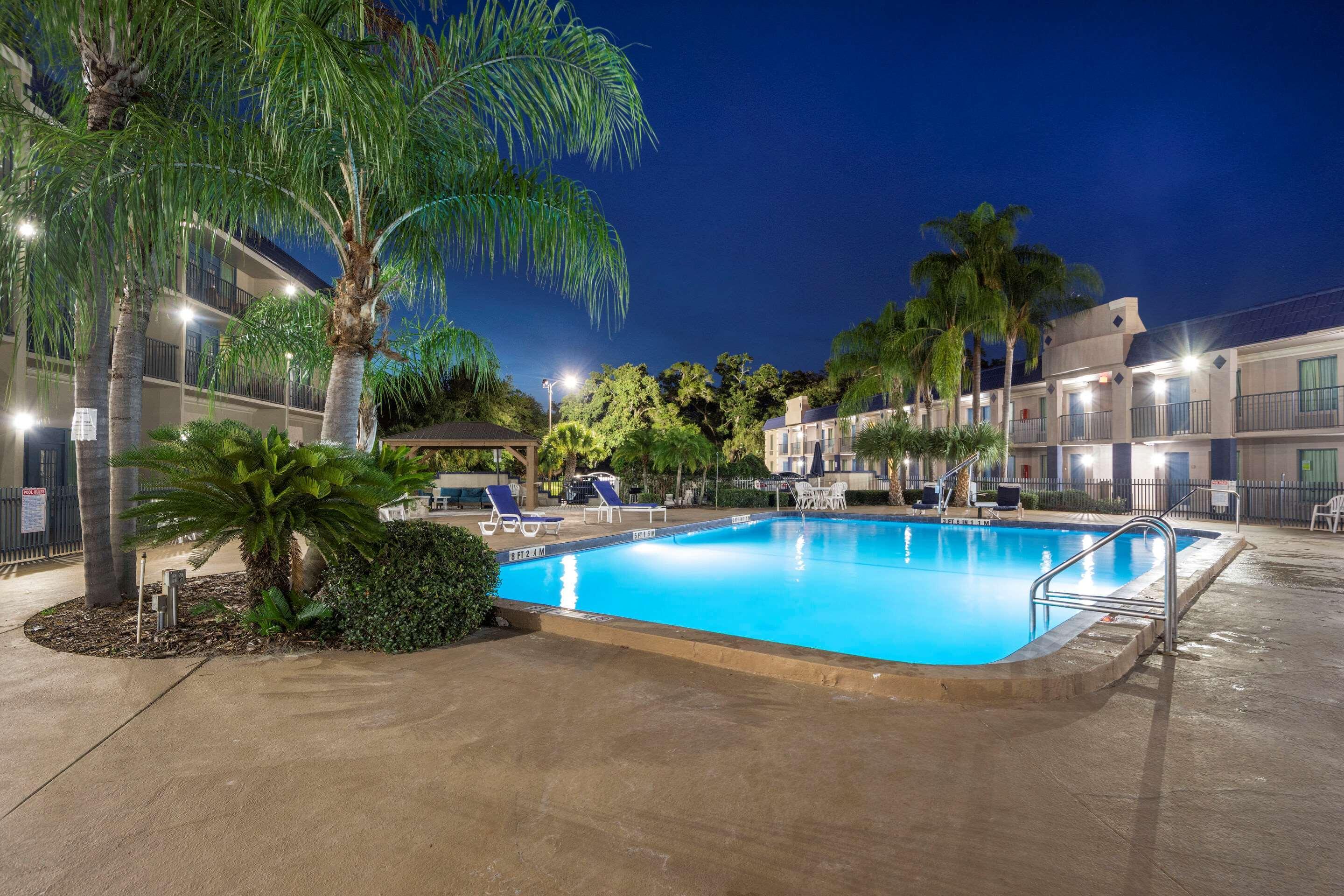 Clarion Inn & Suites Central Clearwater Beach المظهر الخارجي الصورة