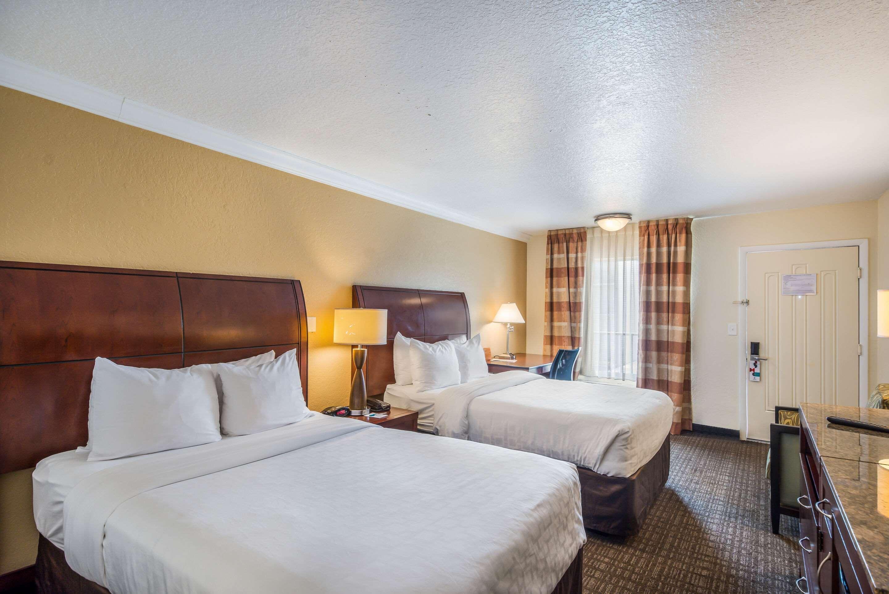 Clarion Inn & Suites Central Clearwater Beach المظهر الخارجي الصورة