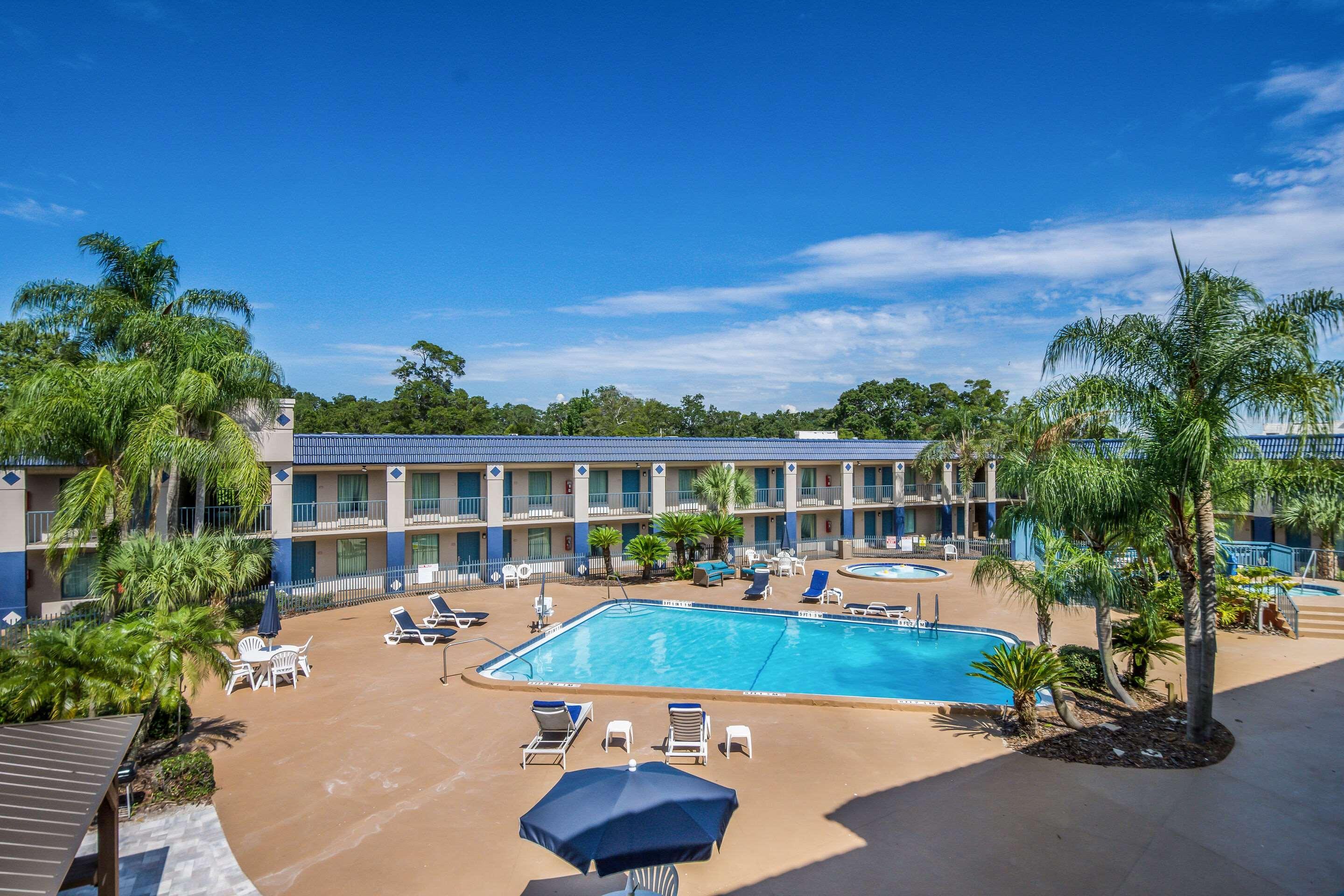 Clarion Inn & Suites Central Clearwater Beach المظهر الخارجي الصورة