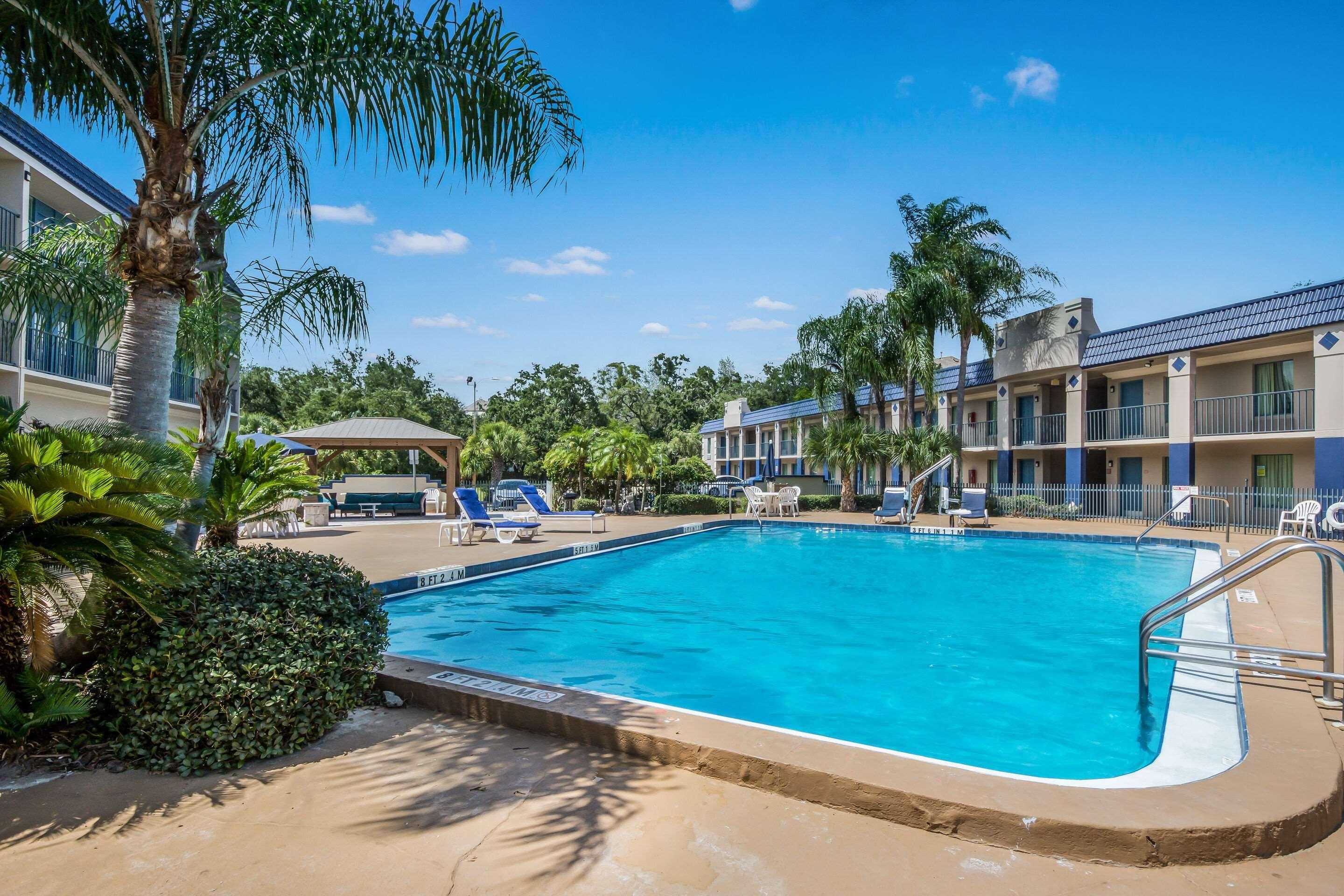 Clarion Inn & Suites Central Clearwater Beach المظهر الخارجي الصورة