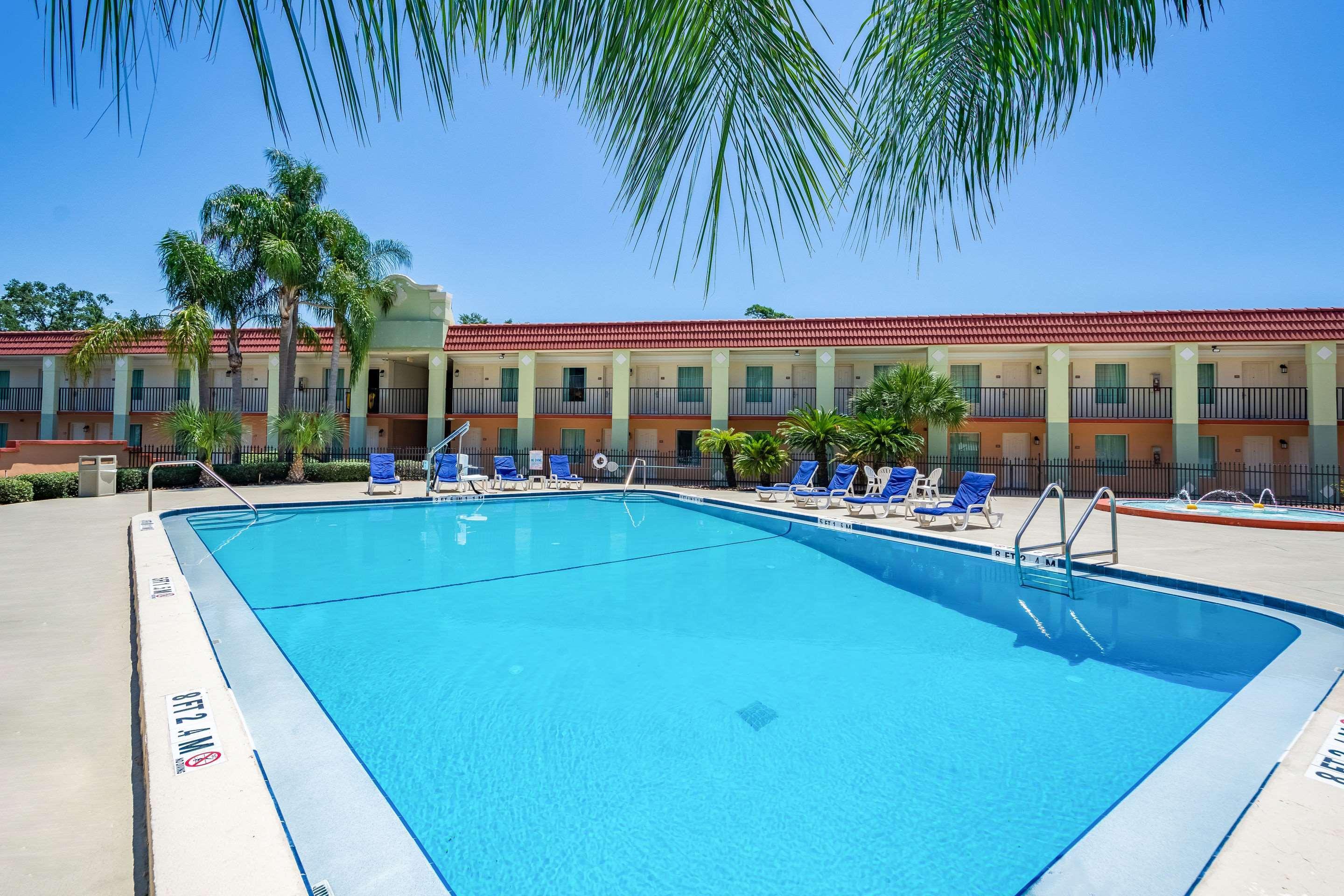 Clarion Inn & Suites Central Clearwater Beach المظهر الخارجي الصورة