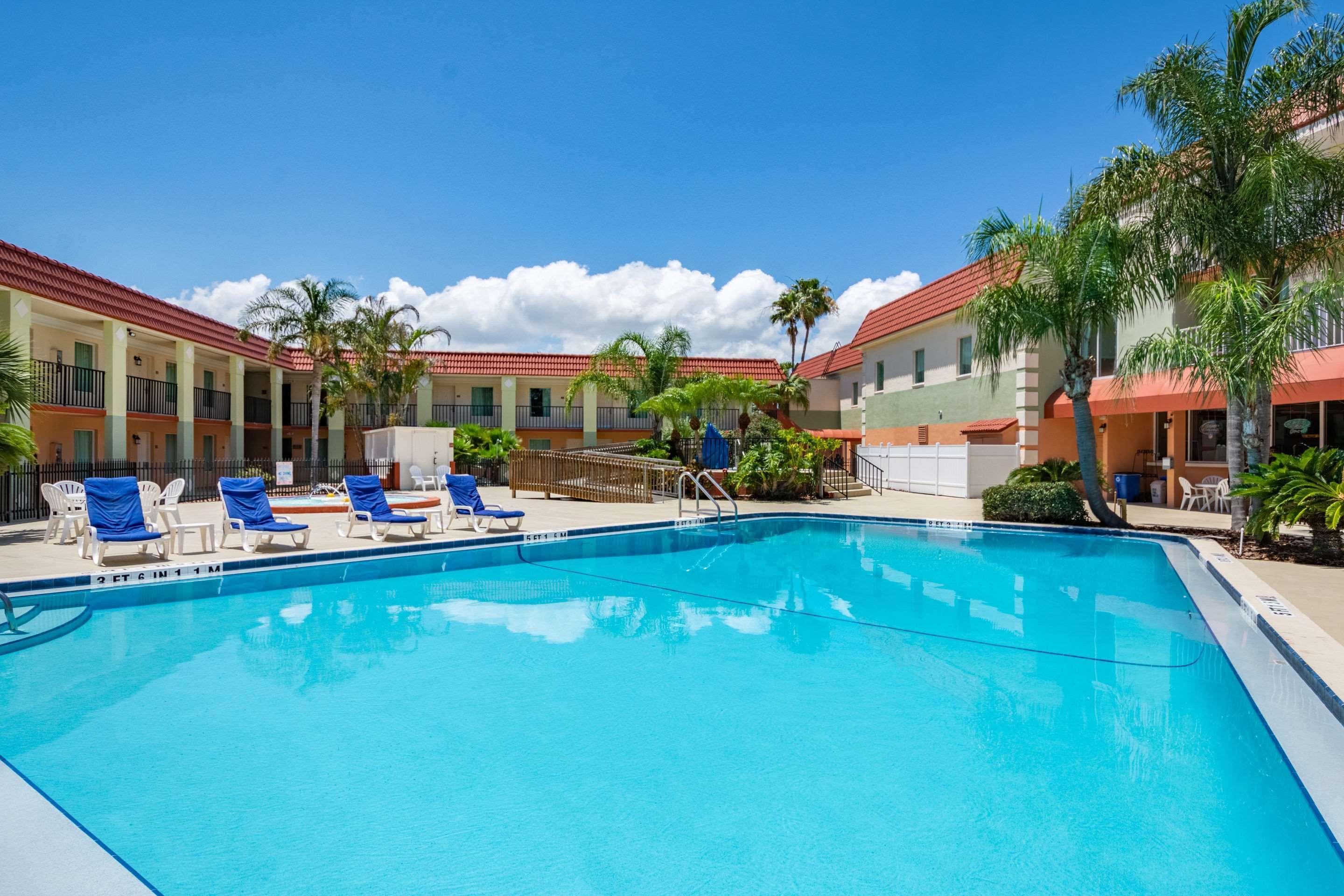 Clarion Inn & Suites Central Clearwater Beach المظهر الخارجي الصورة