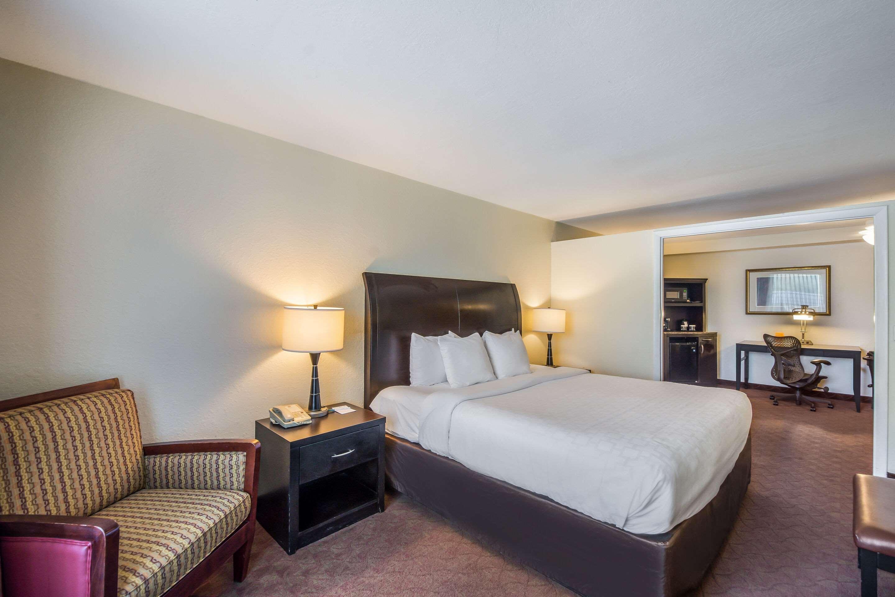 Clarion Inn & Suites Central Clearwater Beach المظهر الخارجي الصورة