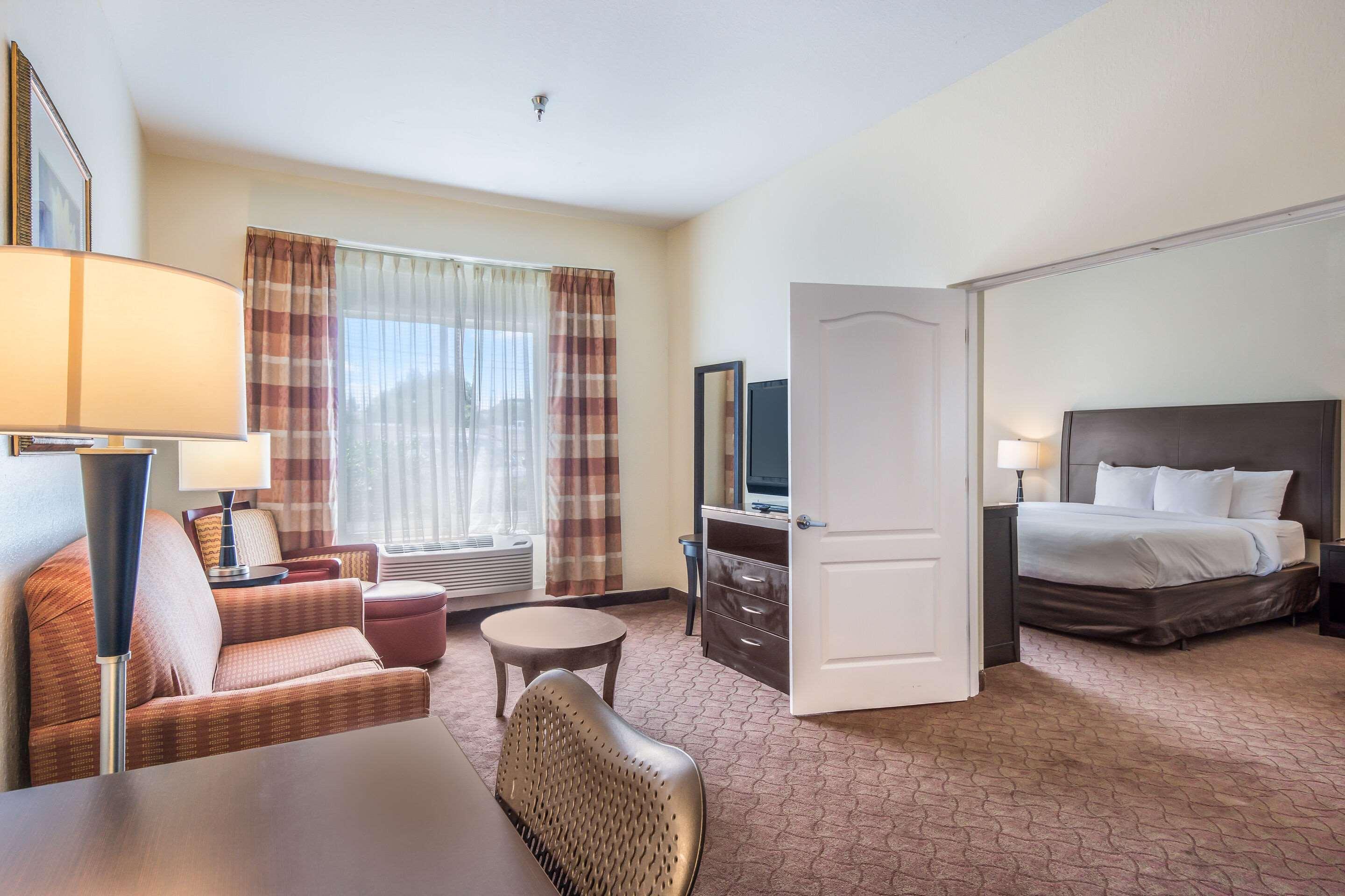 Clarion Inn & Suites Central Clearwater Beach المظهر الخارجي الصورة