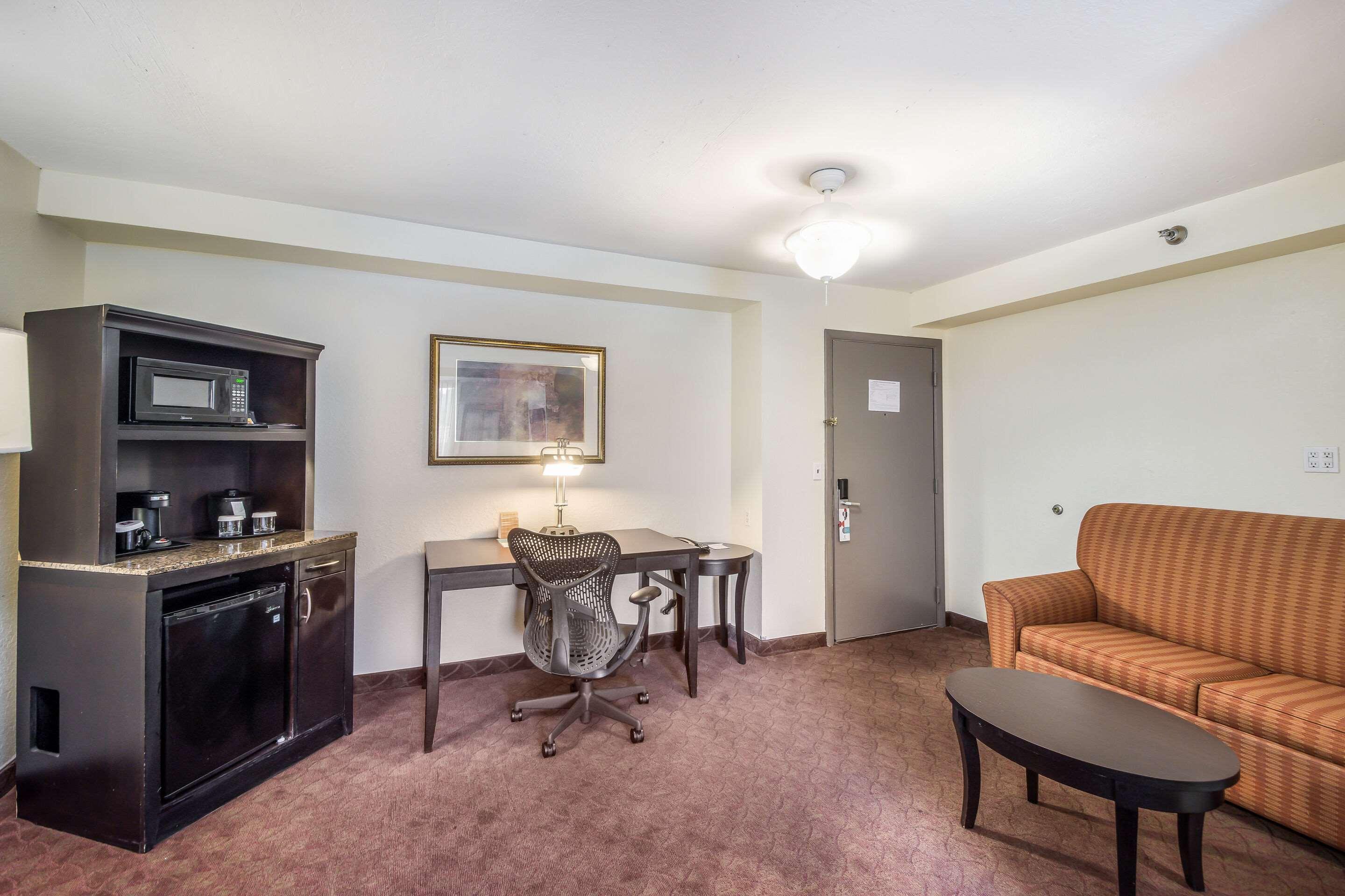 Clarion Inn & Suites Central Clearwater Beach المظهر الخارجي الصورة