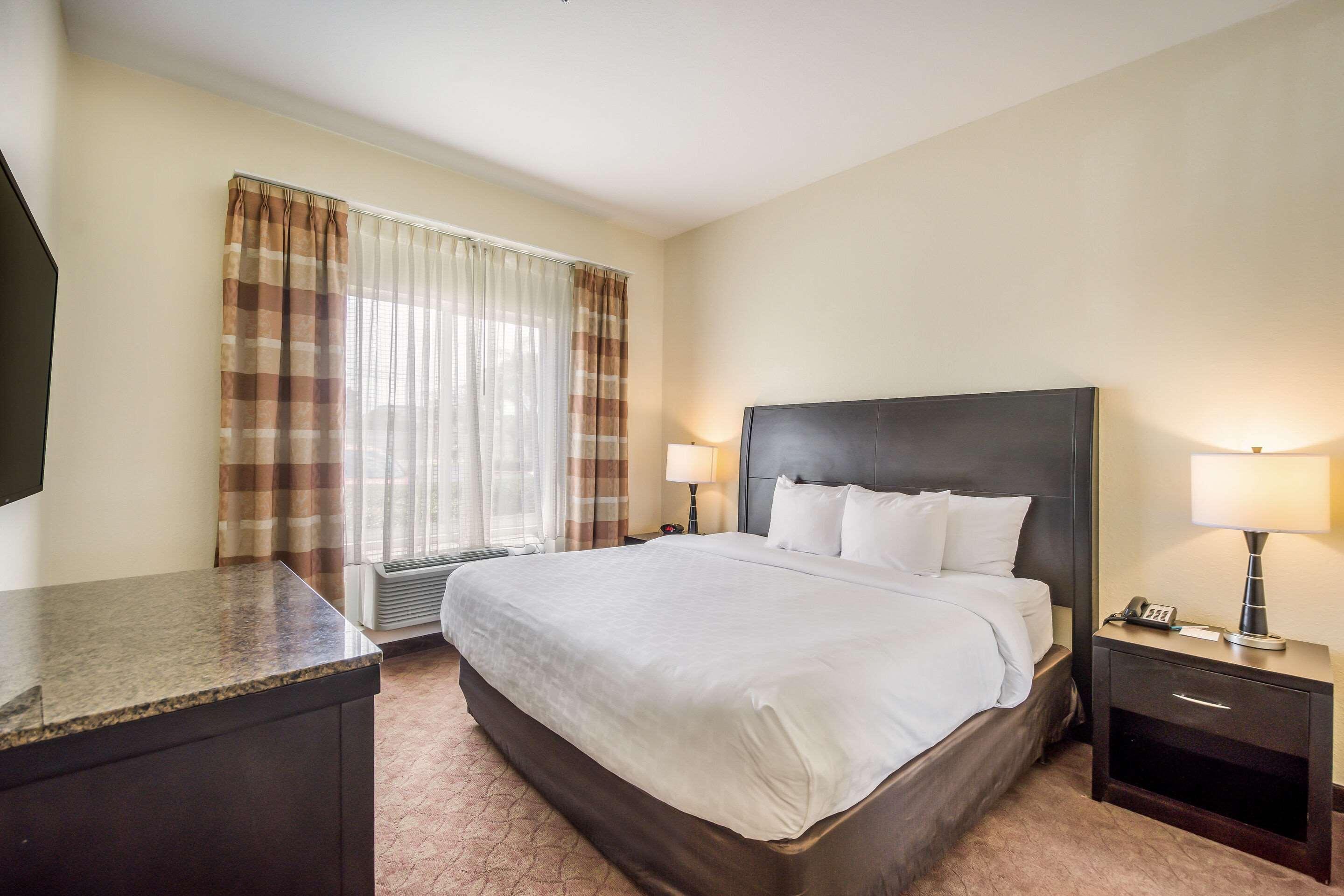 Clarion Inn & Suites Central Clearwater Beach المظهر الخارجي الصورة