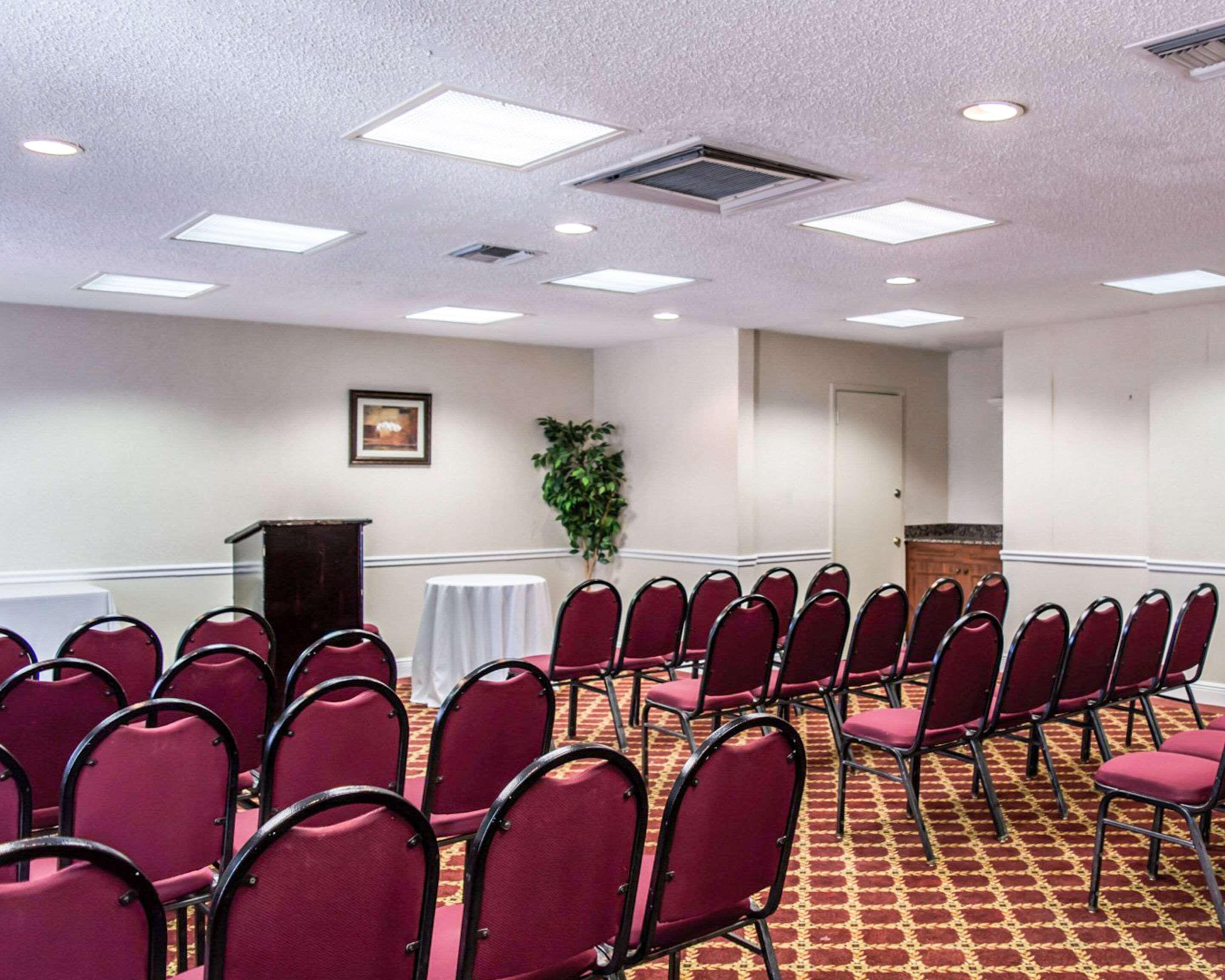 Clarion Inn & Suites Central Clearwater Beach المظهر الخارجي الصورة